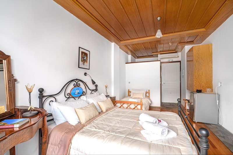Hotel PARALIAKO Kyparissi, Kyparíssion, Greece