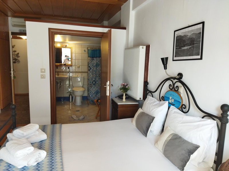 Hotel PARALIAKO Kyparissi, Kyparíssion, Greece
