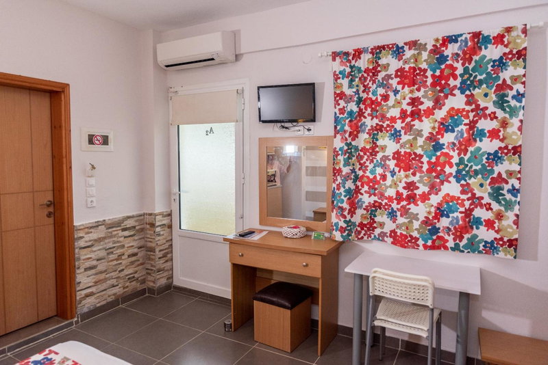Nikos Apartments, Ormos Panagias, Greece