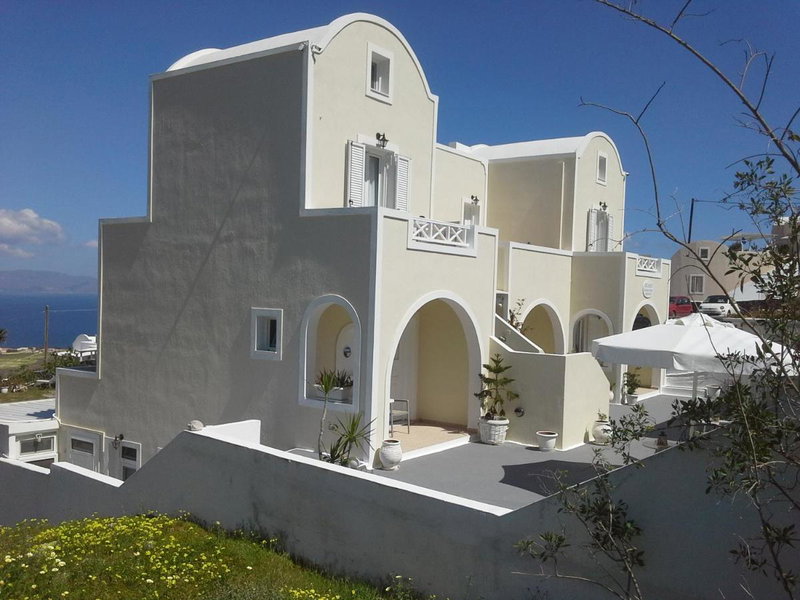 Kiklamino Sunset Studios, Oia, Greece