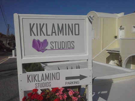 Kiklamino Sunset Studios, Oia, Greece