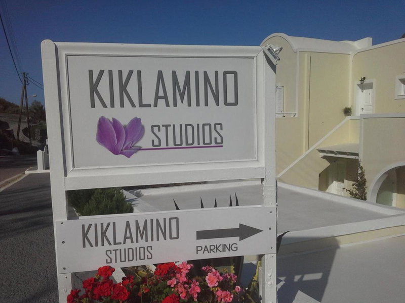 Kiklamino Sunset Studios, Oia, Greece