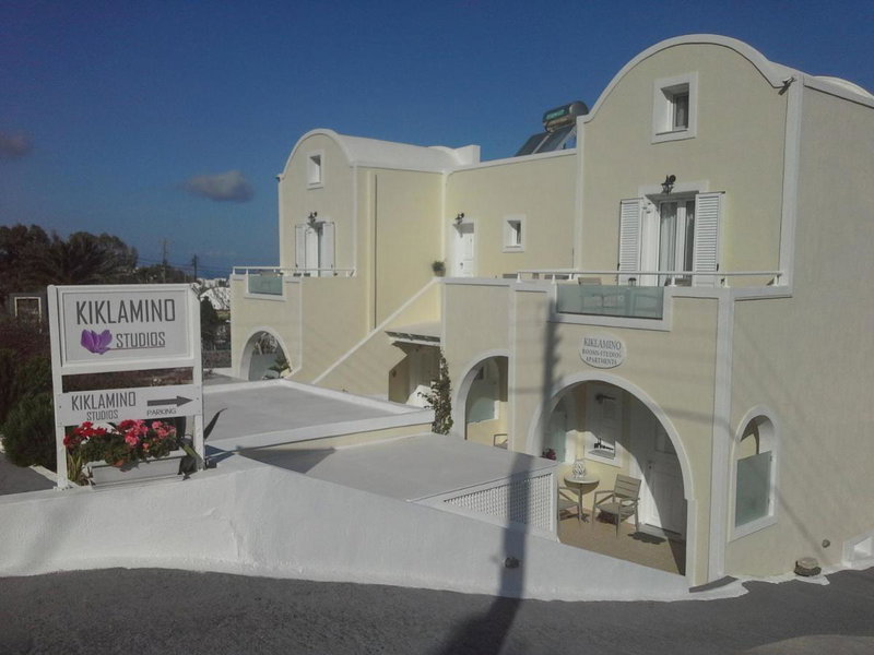 Kiklamino Sunset Studios, Oia, Greece