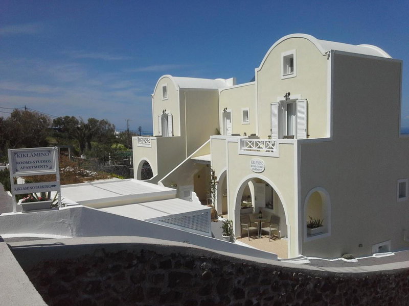 Kiklamino Sunset Studios, Oia, Greece