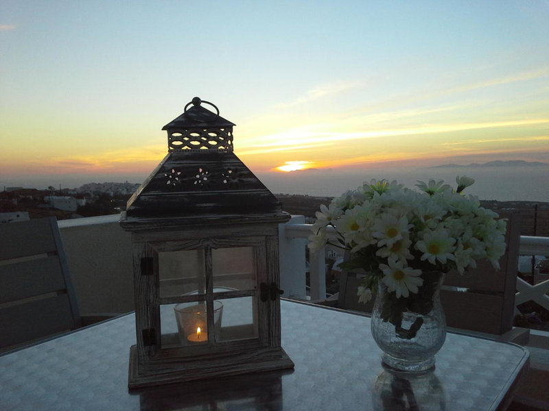 Kiklamino Sunset Studios, Oia, Greece
