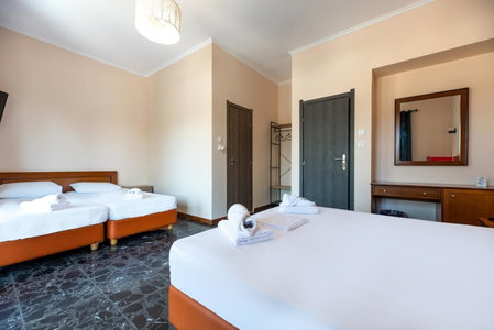 Stone Palace Hotel Near Athen's Airport Free Shuttle From and to Athen's Airport, Gerakas, Greece