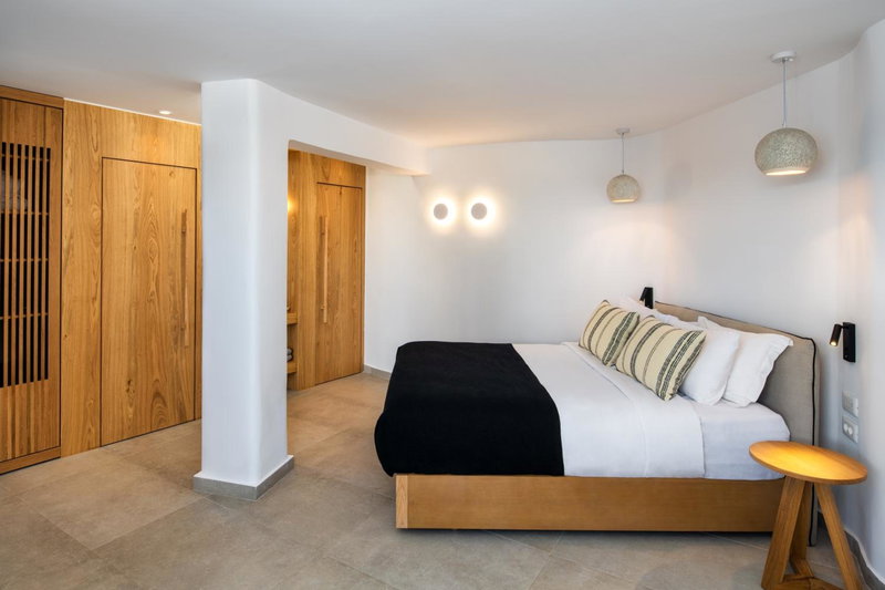 Callia Retreat Suites - Adults Only, Fira, Greece