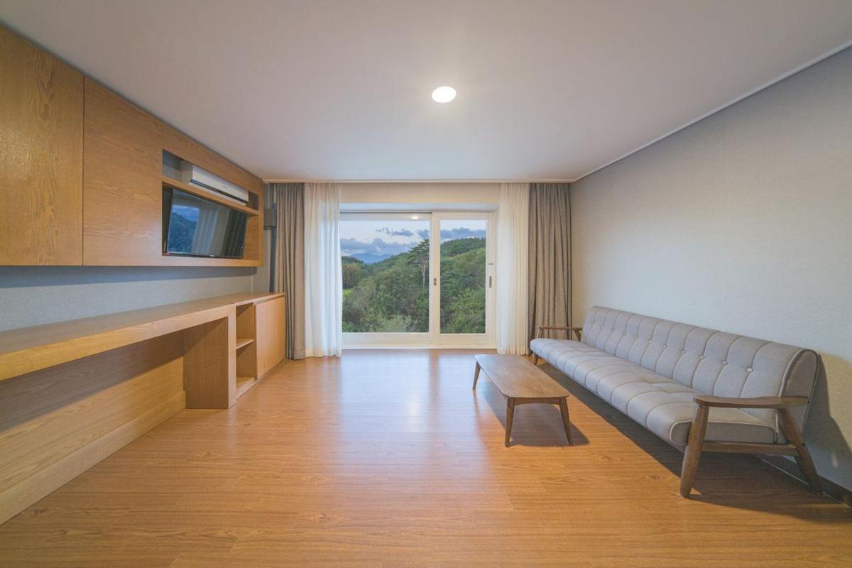 EL Hotel, 대한민국