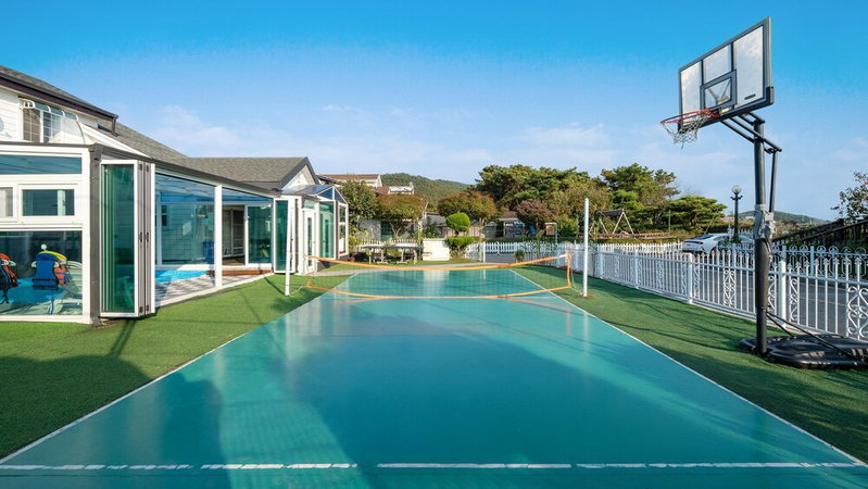 Daebudo Neru Dokchae Onsu Poolvill, Ansan, South Korea