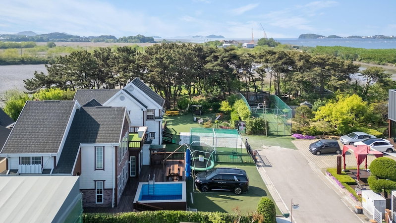 Daebudo Olive Poolvilla Pension, Ansan, South Korea