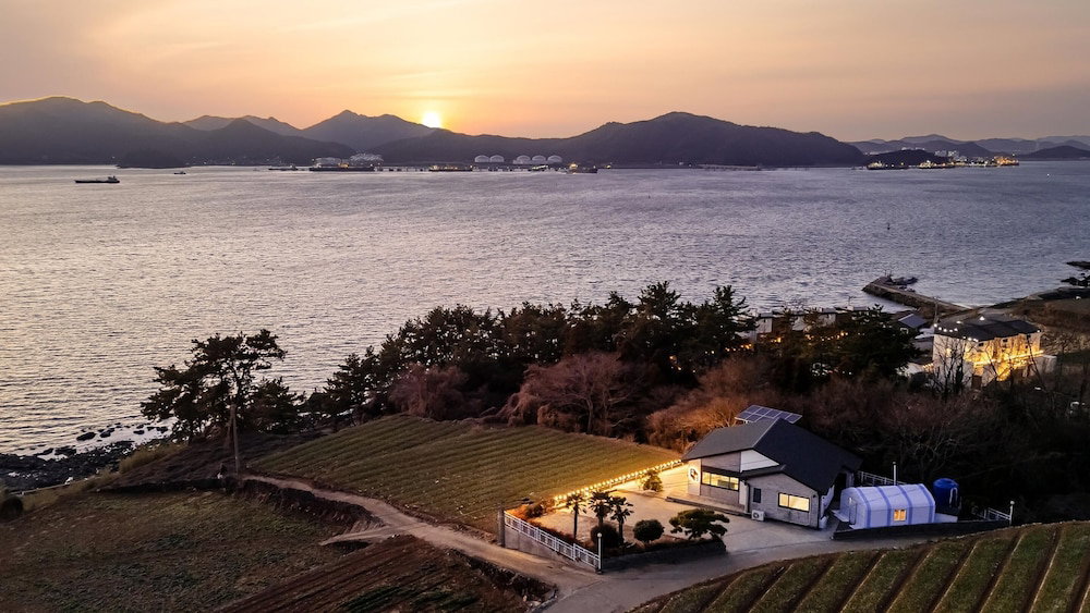 Hotel · Namhae Mansion Morak, Yeosu