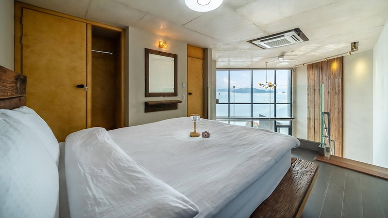Geojedo Raonhiljo Pollvilla Pension, Geoje, Corée du Sud