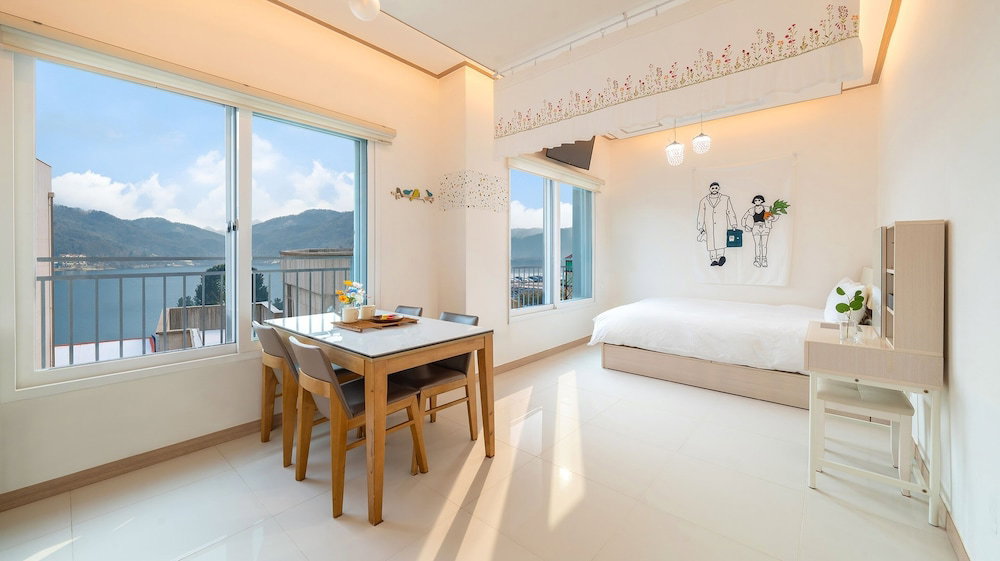 Отель · Gapyeong Binchelo Pool Villa Spa Pension, Gapyeong