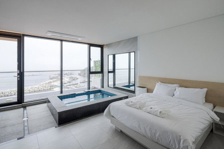 Pohang Madame Annette Pool Villa dogs allowed, Pohang, 대한민국
