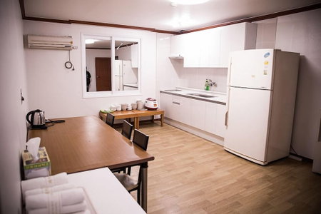 Picasso Motel, Busan, South Korea
