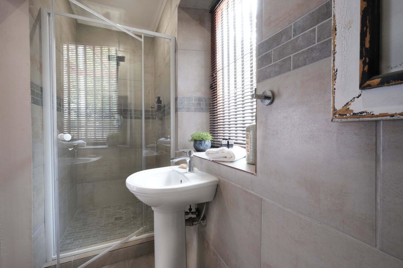 Adderley House Guest Accommodation, Robertson, South Africa