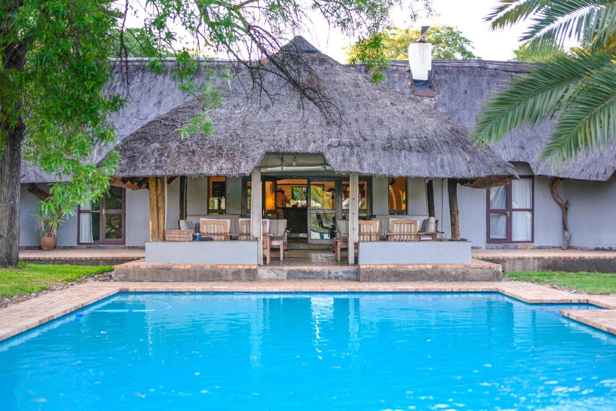 Hotel · Mziki Safari Lodge, Vaalkop Dam