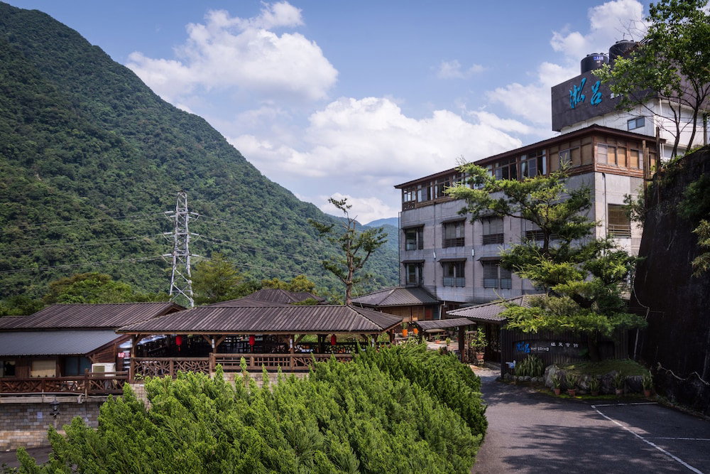 Отель · WULAI SungLyu spring resort, New Taipei City