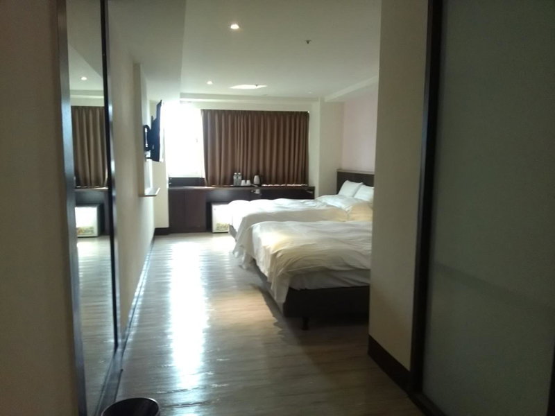 Dengfeng Milan Business Hotel, Huwei, Taiwán