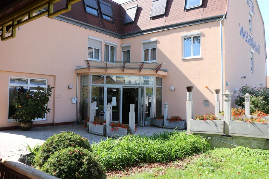 Hotel Wasserpalast - breakfast for free!!!, Graz, Austria