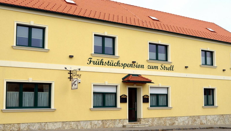 Pension zum Strell, Stockerau, Austria