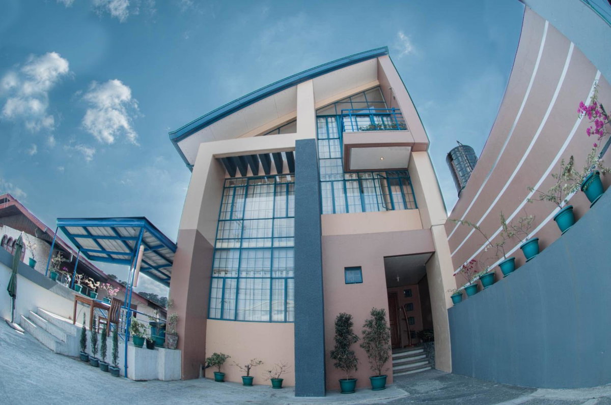 Hôtel · The Half House by Elmar Cabin, Baguio