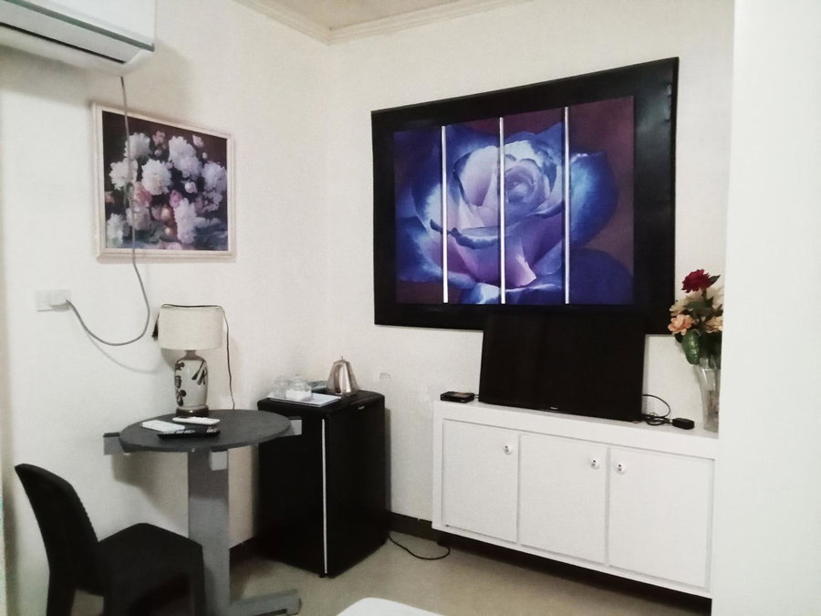 Leizel's Bed & Breakfast, Palompon, Philippines