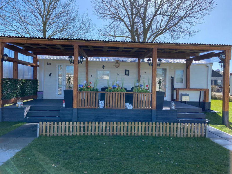 Cheerful and relaxing chalet Viena(Park deHorn824), Dirkshorn, Нидерланды