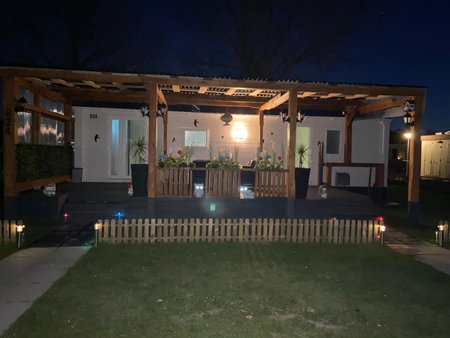 Cheerful and relaxing chalet Viena(Park deHorn824), Dirkshorn, Нидерланды