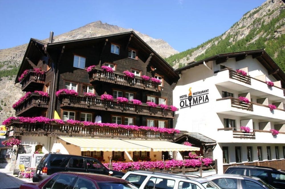 Hotel · Hotel Olympia AG, Saas Almagell