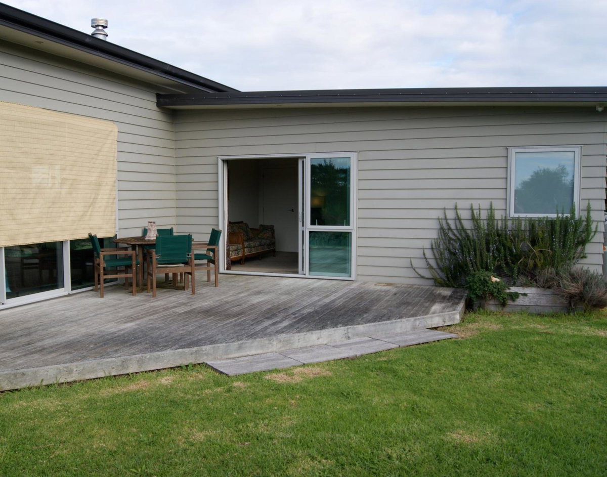 Waihi Beach Getaway-Studio, Ensuite & Private Deck, New Zealand