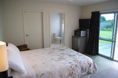 Waihi Beach Getaway-Studio, Ensuite & Private Deck, Waihi Beach, New Zealand