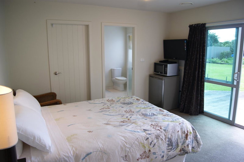 Waihi Beach Getaway-Studio, Ensuite & Private Deck, Waihi Beach, New Zealand