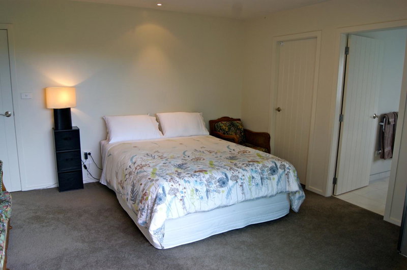 Waihi Beach Getaway-Studio, Ensuite & Private Deck, Waihi Beach, New Zealand