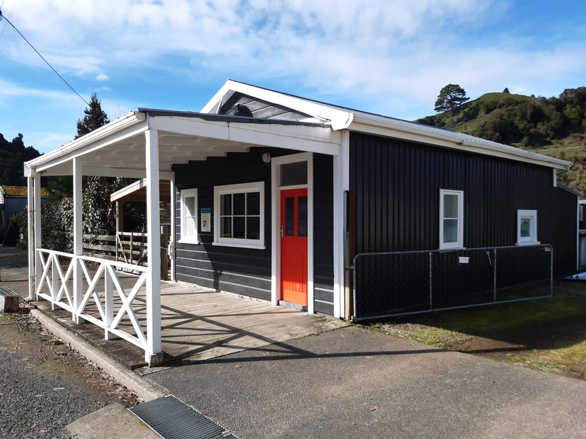 Hotel · Whanga Butcher Shop, Whangamomona