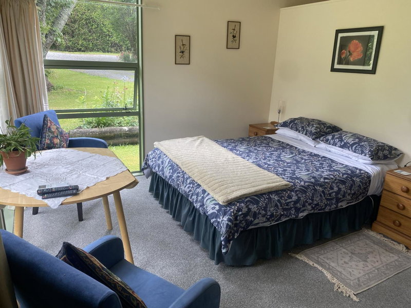 Quail Haven Queen Room, Aongatete, New Zealand