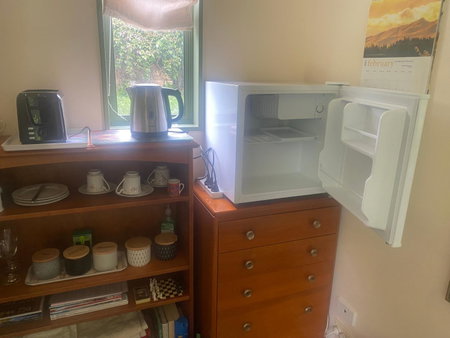 Quail Haven Queen Room, Aongatete, New Zealand