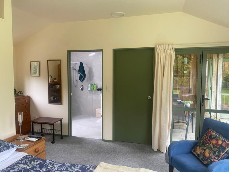 Quail Haven Queen Room, Aongatete, New Zealand