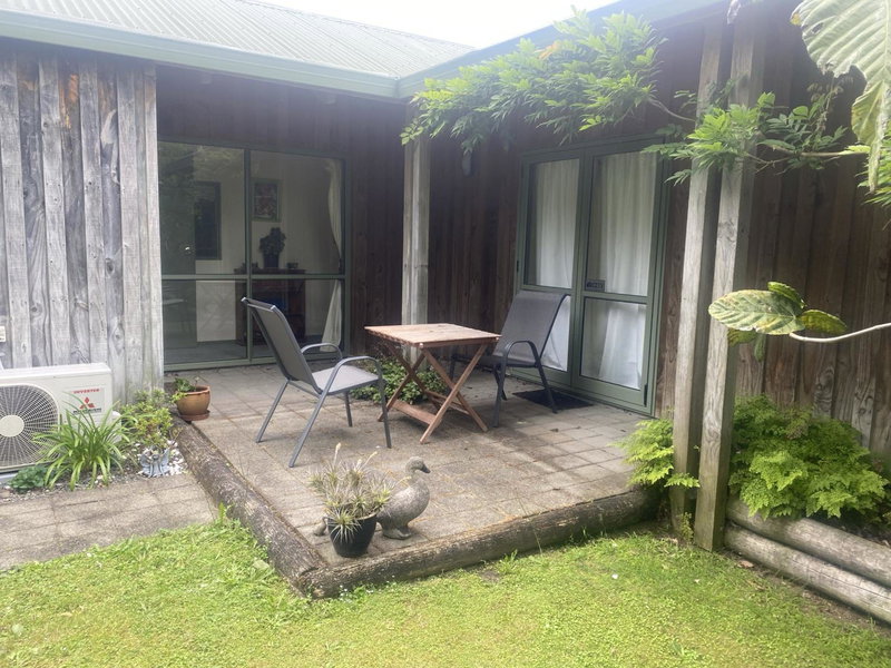 Quail Haven Queen Room, Aongatete, New Zealand