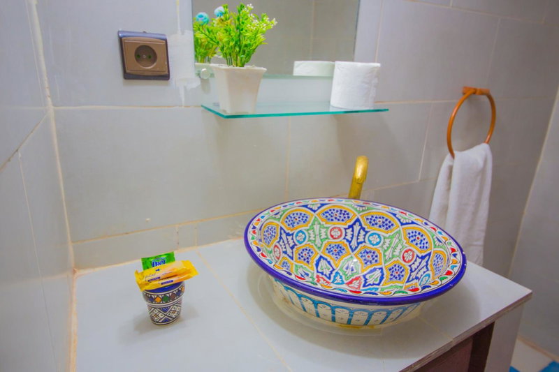 Riad Basma Fes - Brand New Bathrooms & AC, Fès, Morocco