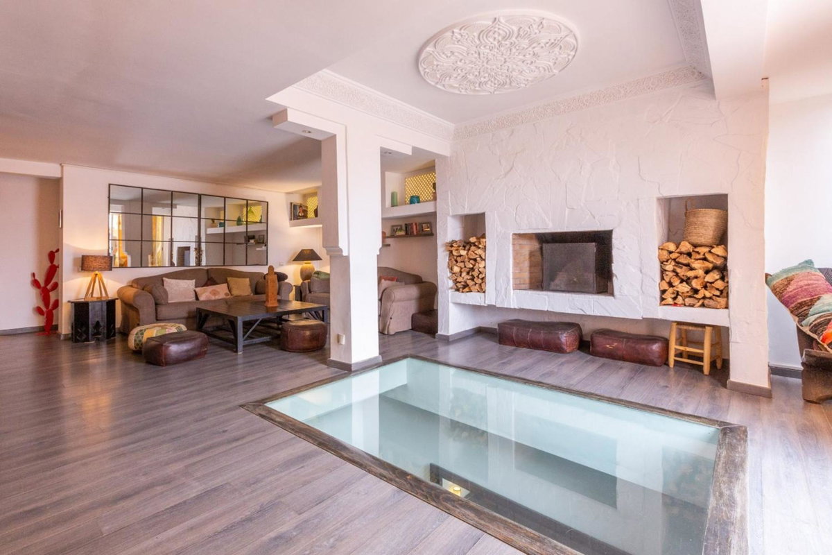 "LE 21", EXCLUSIVE LUXURY DUPLEX 400m FROM JEMAA EL FNA PLACE -HAMMAM-JACUZZI-KOUTOUBIA VIEW-ROOF TERRACE -SPEED WIFI, Morocco