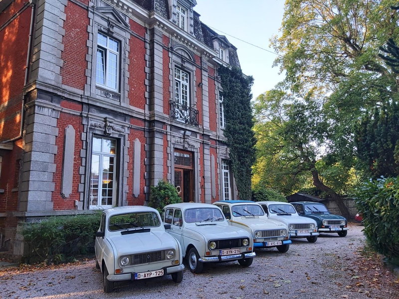 Château Lambert Moulinsart Hotel, shuttle airport, long term parking, snooker, large terrasse, dinner, breakfast, Charleroi, Bélgica
