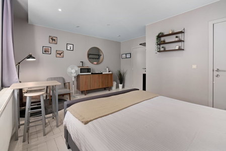 Spacious Guest Suites near Historic Market - 5 Min Walk, Bruges, Бельгия