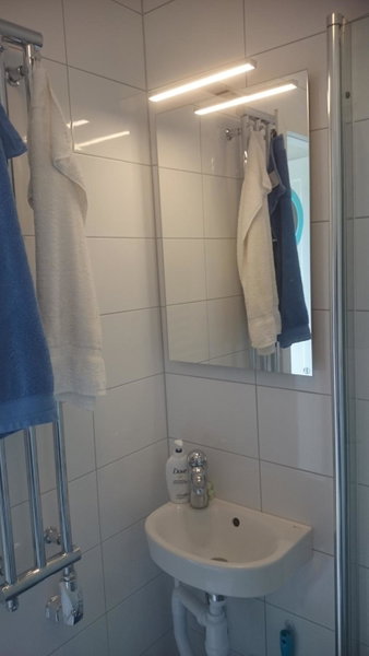 Ljust boende, egen ingång och trädgård i centrum, Varberg, Sweden