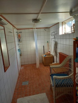 Ljust boende, egen ingång och trädgård i centrum, Varberg, Sweden