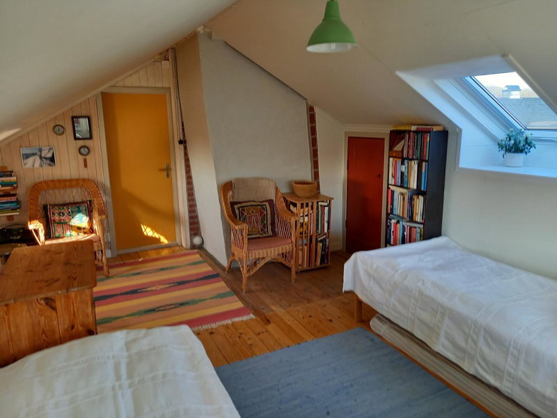 Ljust boende, egen ingång och trädgård i centrum, Varberg, Sweden