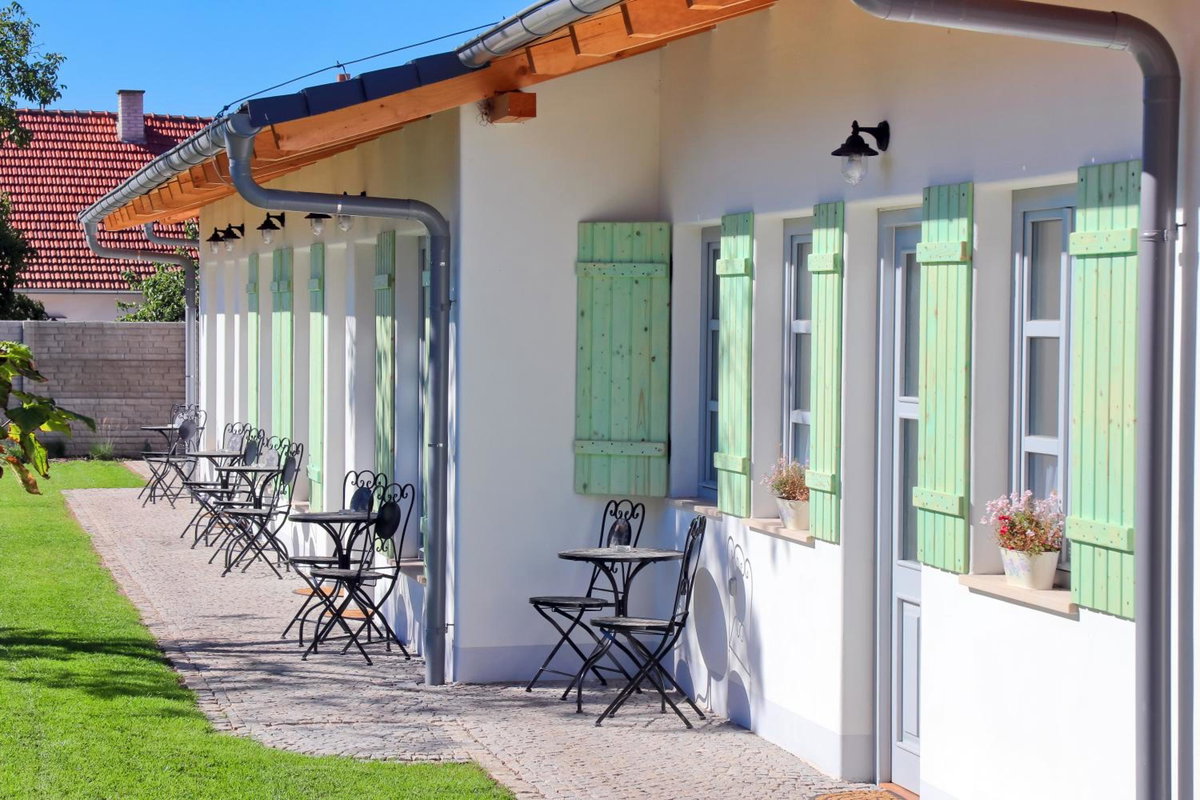 Hotel · La Bobul Apartments, Drnholec
