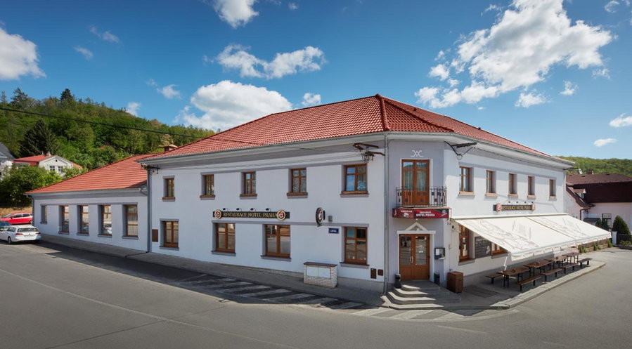 Restaurace Hotel Praha, Nižbor, Czechia
