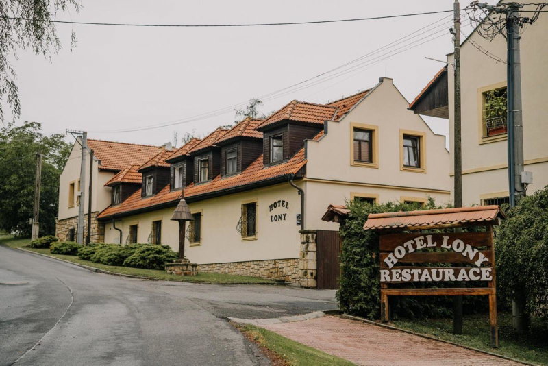 Hotel Lony, Mochov, Czechia