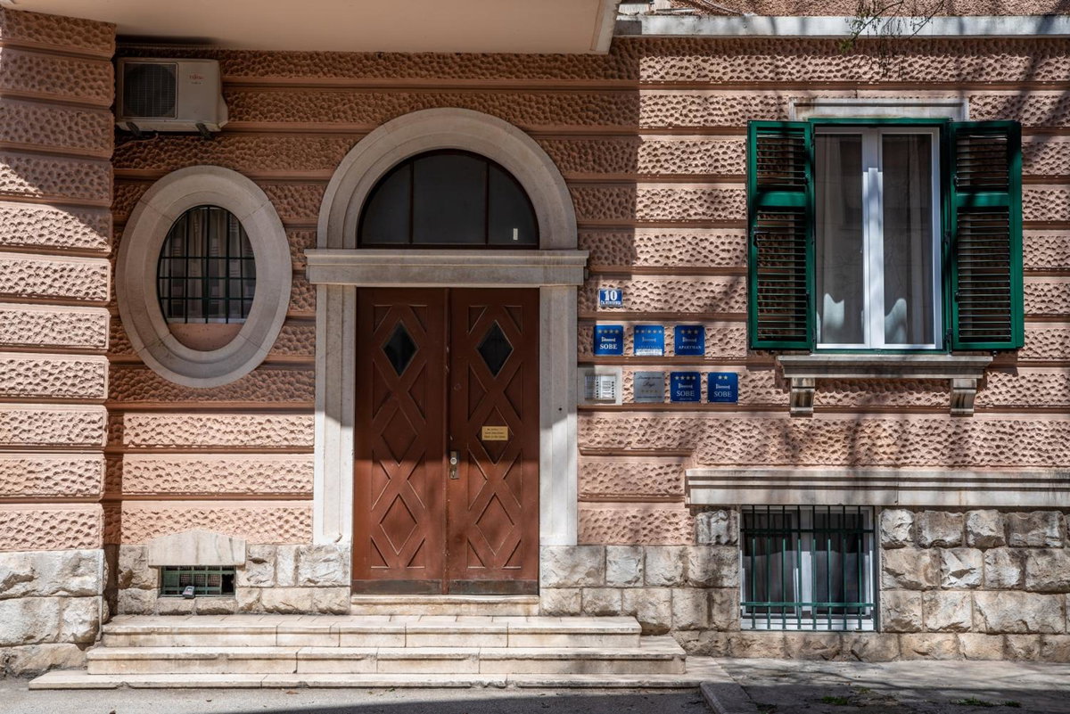 Center De Lux Studios “ Zara “, Croacia